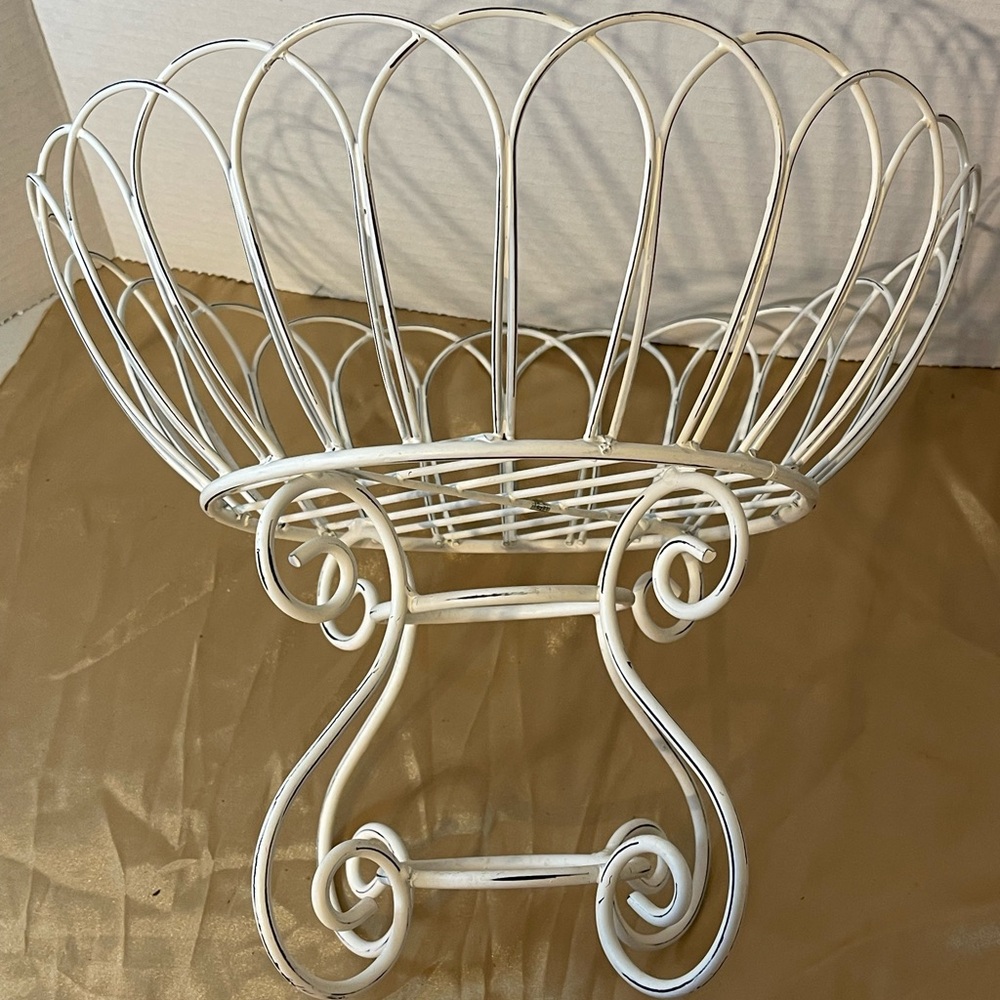 Decorative White Metal Wire Fruit Bowl Pedestal - Picture 4 of 5